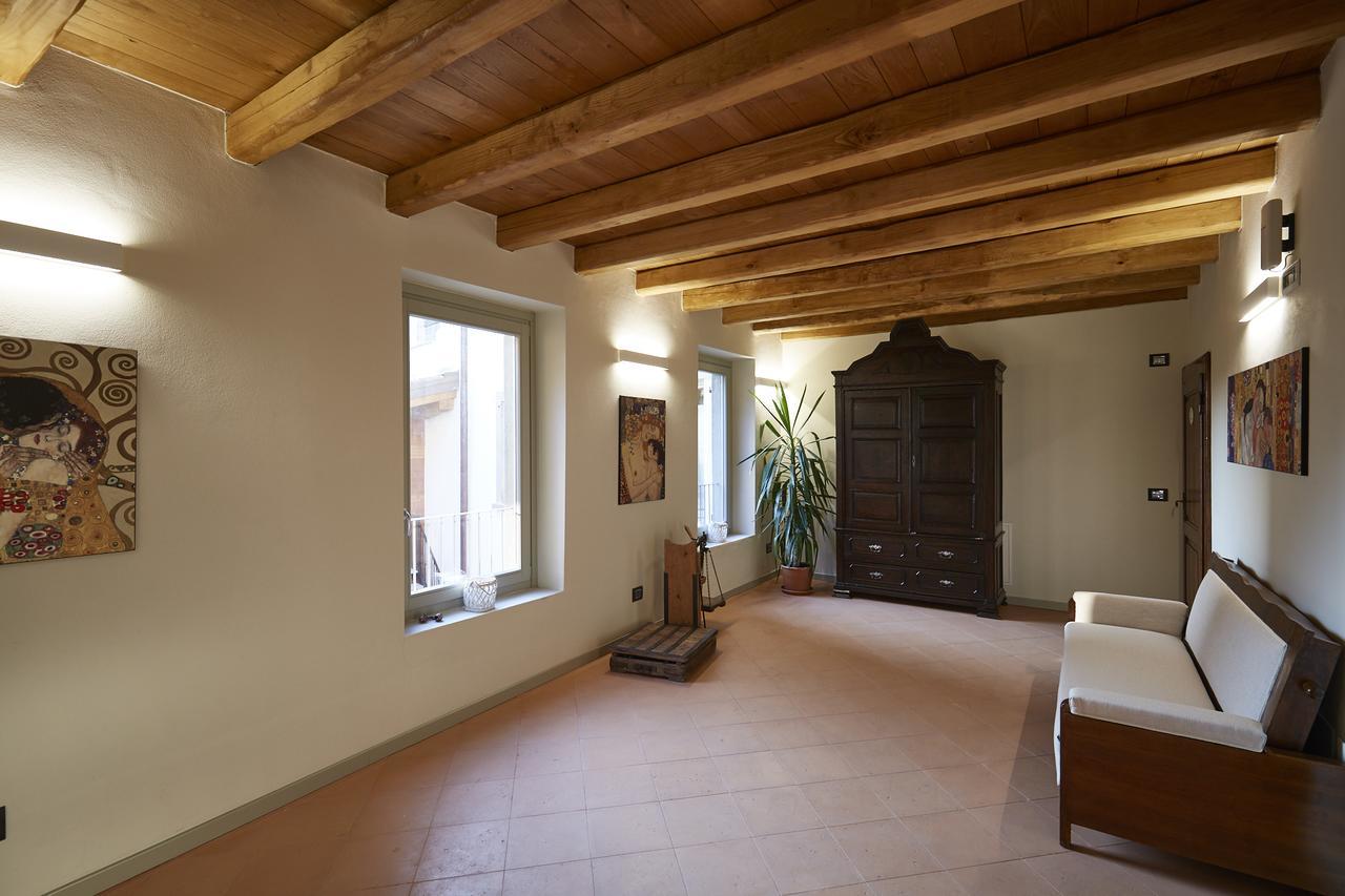 Palazzo Eleonora Panzió Monasterolo del Castello Kültér fotó